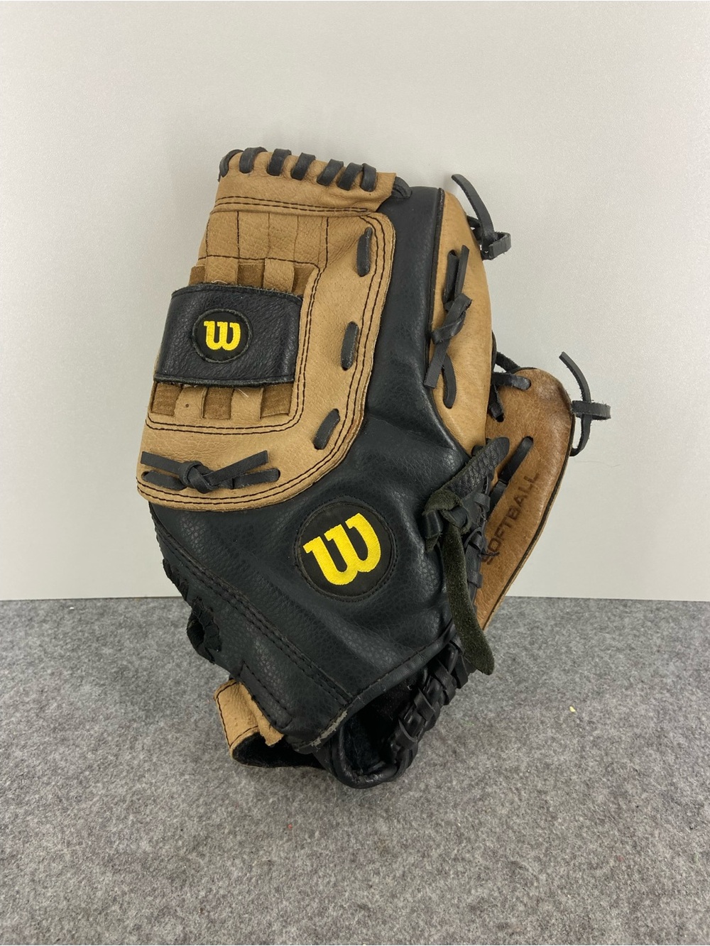 Wilson Leather Baseball Glove Right-Hand Throw Glove